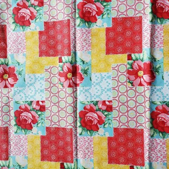 The Pioneer Woman Red and Yellow Table Linens Dining Set - Picture 2 of 3